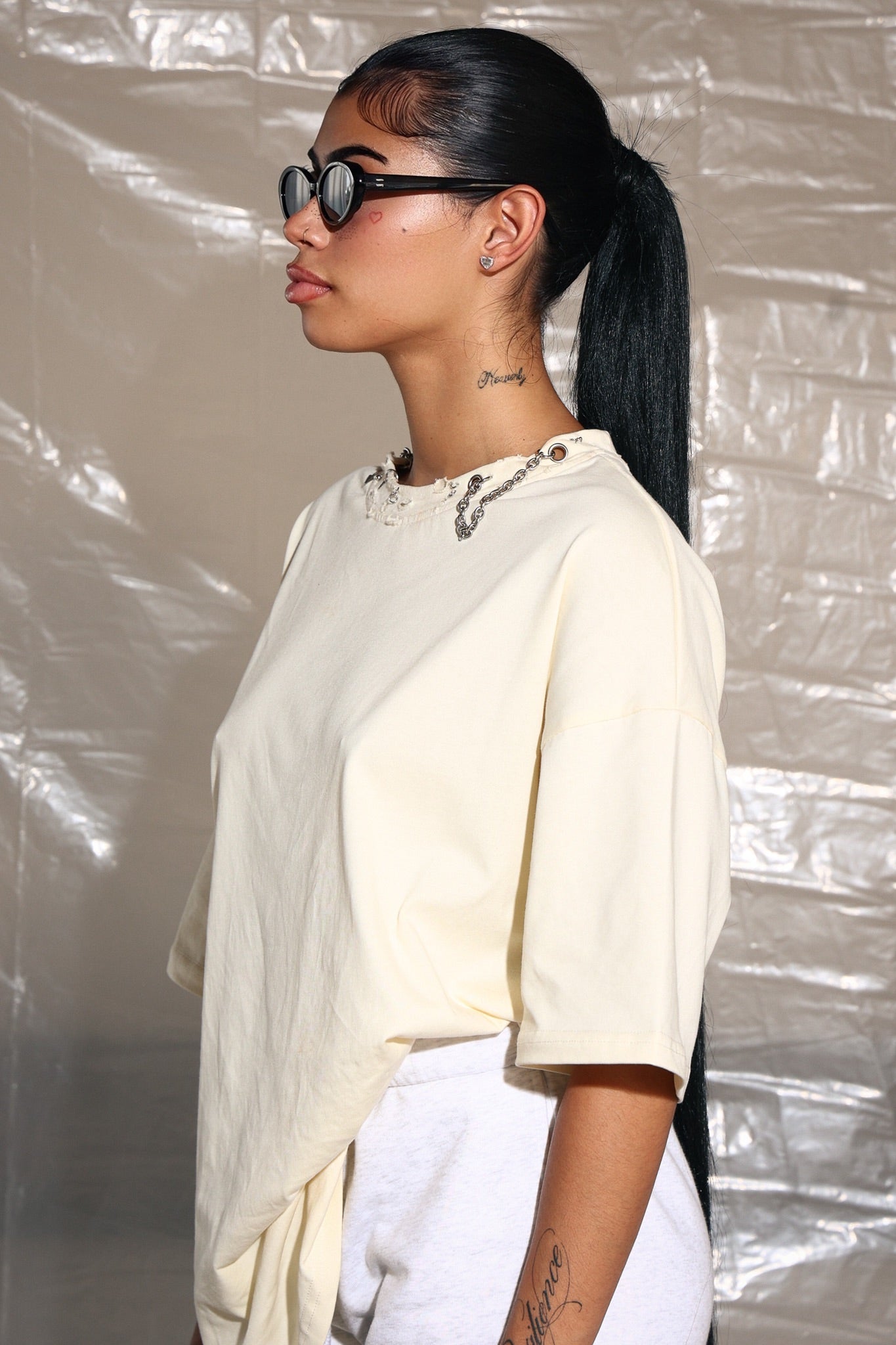 buttercream choker tee